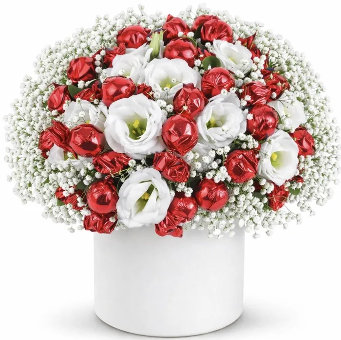 סידור חגיגי עם פרלינים. החל מ-249 ש"ח. כשר וכשר לפסח