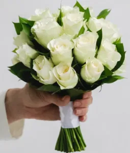 זר כלה - ורדים לבנים.