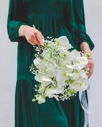 זר כלה - סחלבים וגיבסנית לבנה