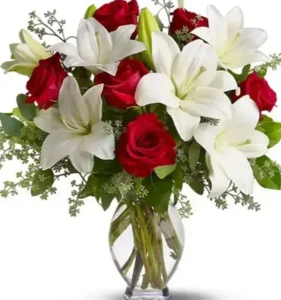 זר ורדים אדומים ולילות לבנות. החל מ-209 ש"ח