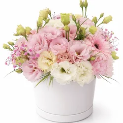 סידור פרחים בכלי קרמיקה לבן. גדלים S-L